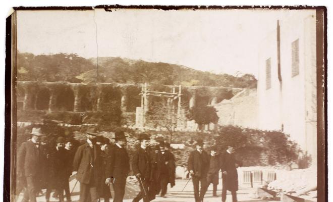 Visita de l'Associació d'arquitectes al Park Güell de Barcelona.