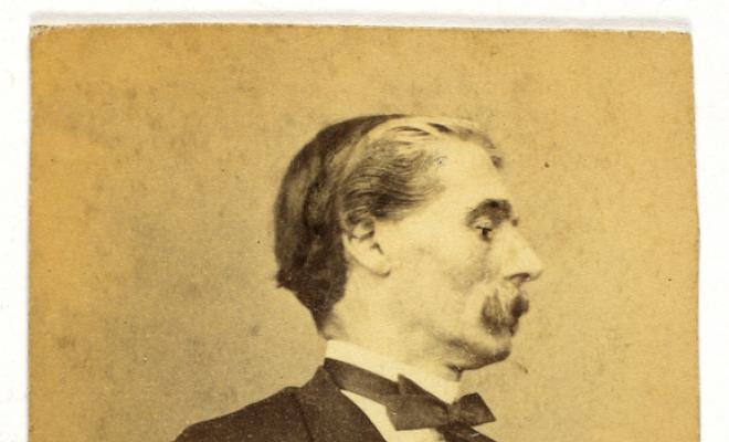 Retrat d'estudi de Fèlix Fournols Serradell (?) de perfil. S.l.