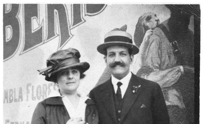 Pau Maria Turull Fournols amb la condesa de Villar al Tibidabo (Barcelona).