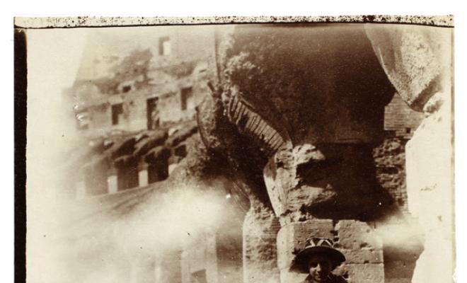 Grup d'infants. Colosseu (Roma?)