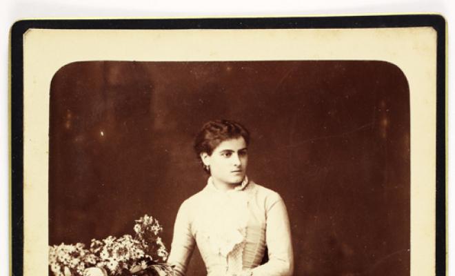 Retrat d'estudi de dona de la família Turull. Barcelona.