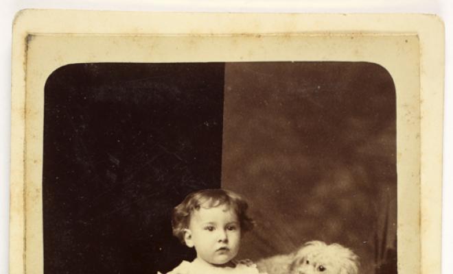 Retrat d'estudi de nena de la família Turull. Barcelona.