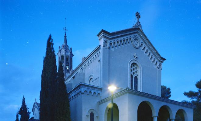 El Santuari de la Mare de Déu de la Salut de nit
