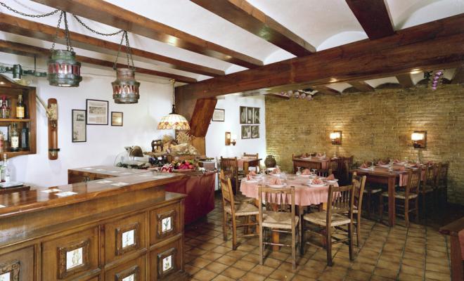 Interior d'un restaurant a l'interior de la botiga Díez