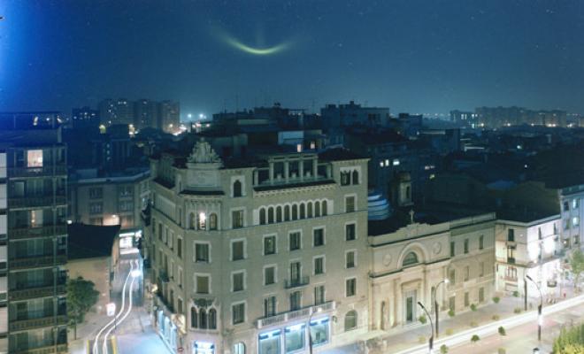 La plaça del Doctor Robert de nit