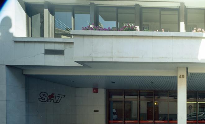 Façana de la seu de la Mútua Sabadellenca al carrer l'Illa