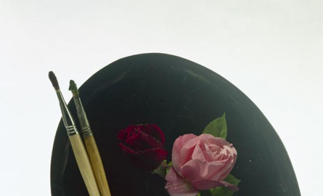 Natura morta amb una paleta de pintor i una rosa