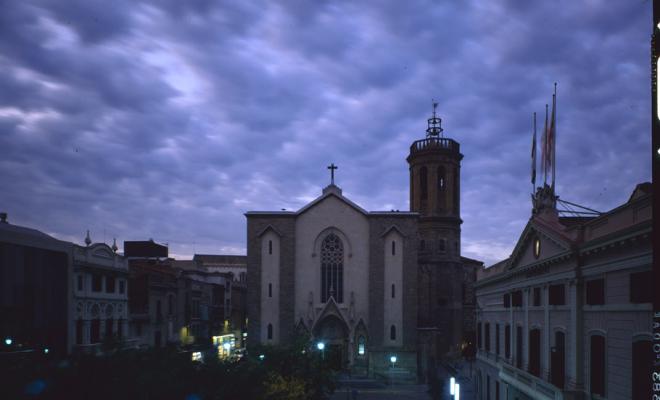 La plaça Sant Roc durant la posta de sol