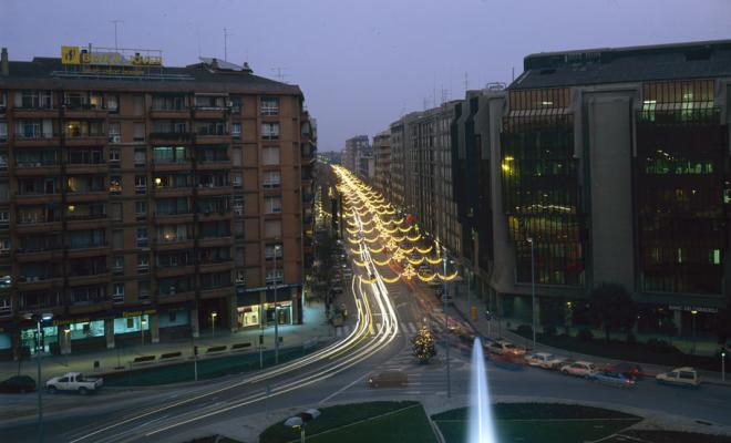 La plaça Catalunya i la ronda Zamenhof de nit