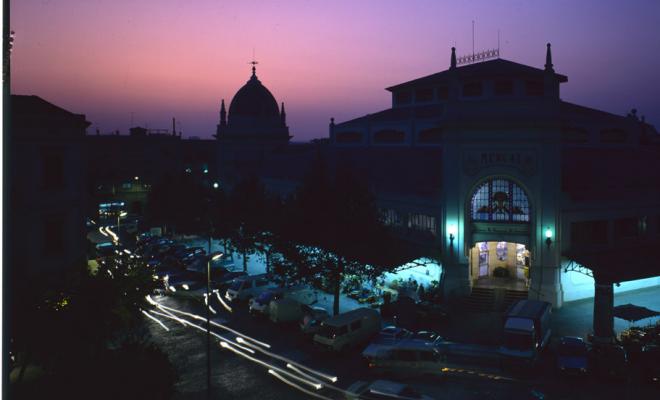 El Mercat Central de Sabadell durant una posta de sol