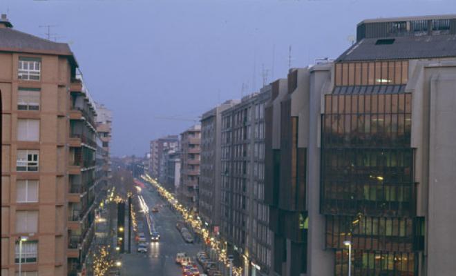 La plaça Catalunya i la ronda Zamenhof de nit