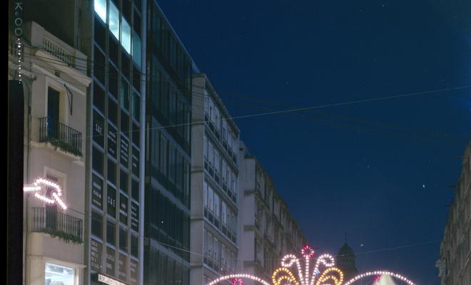 El passeig Manresa de nit amb les decoracions de Nadal