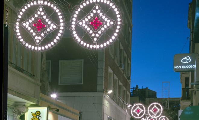 El carrer Mestre Rius de nit