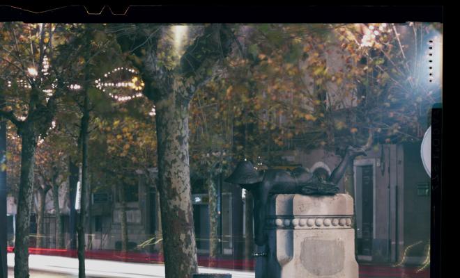 La Font del Nano a la Rambla de Sabadell de nit