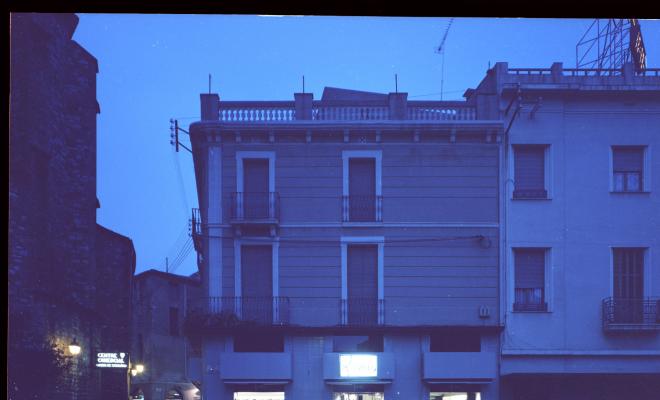 El Racó del Campanar i el carrer de l'Església de nit