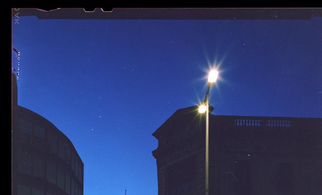 La plaça de l'Àngel de nit