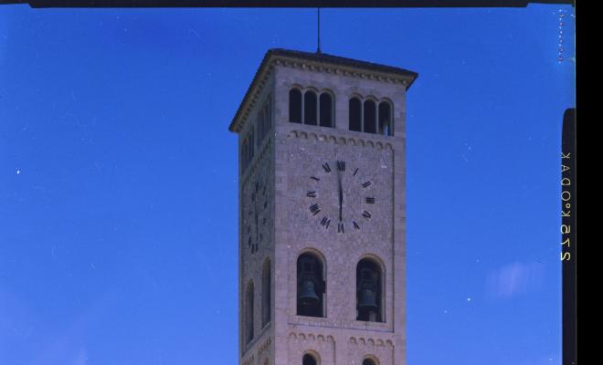Campanar de l'església de Sant Oleguer de nit