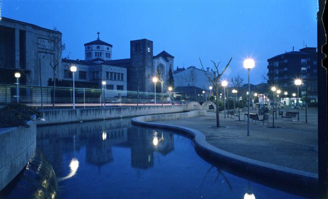 La plaça de la Creu Alta de nit