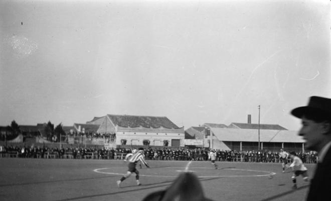 Partit de futbol al camp de la Creu Alta