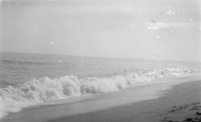 Onades en una platja a Caldes d'Estrac
