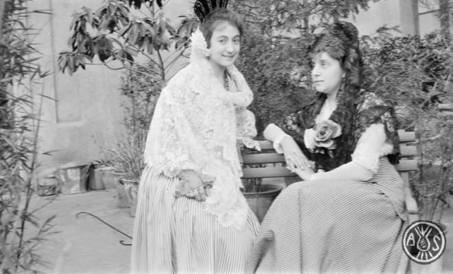 Maria Codina amb mantellina