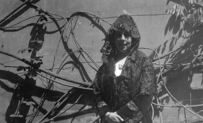 Maria Codina amb mantellina