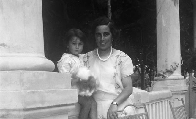 Maria Codina amb una nena