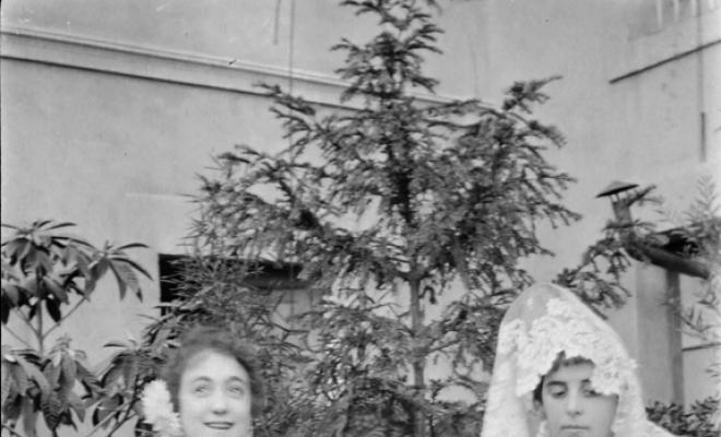 Maria Codina amb mantellina