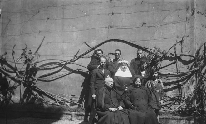 Grup amb una monja