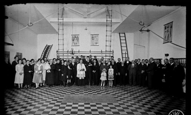 Inauguració i benedicció de l'escola de gimnàstica o  Institut de mecano-teràpia,  del doctor Tortajada al carrer Jardí. Sabadell