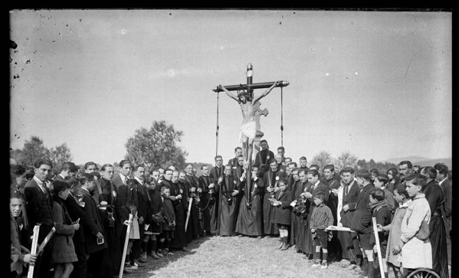 Via Crucis dels portants del Sant Crist de la Congregació de la Puríssima Sang i del Sant Nom de Jesús a Sant Julià d'Altura. Sabadell