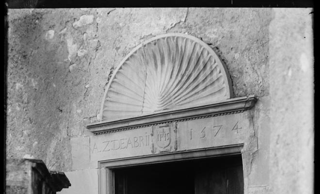Portal de l'església de Sant Vicenç de Jonqueres,. Sabadell
