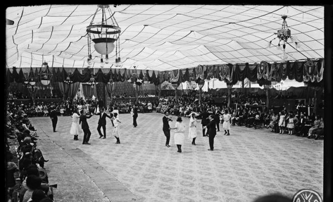 Balls populars a l'envelat de Festa Major. Sabadell