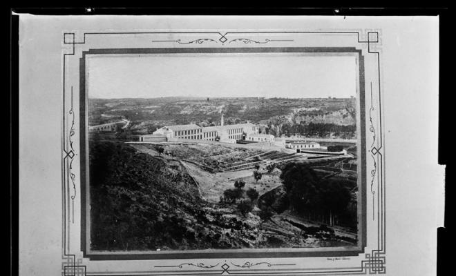[Vista de la fábrica de los Sres. Montllor Hermanos. Panorama Fotográfico de Sabadell, 1881]