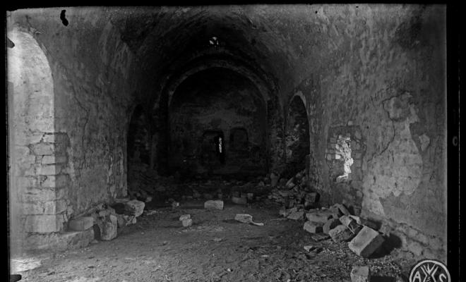 Interior de l'església romànica de Santa Maria del Puig de la Creu. Castellar del Vallès.