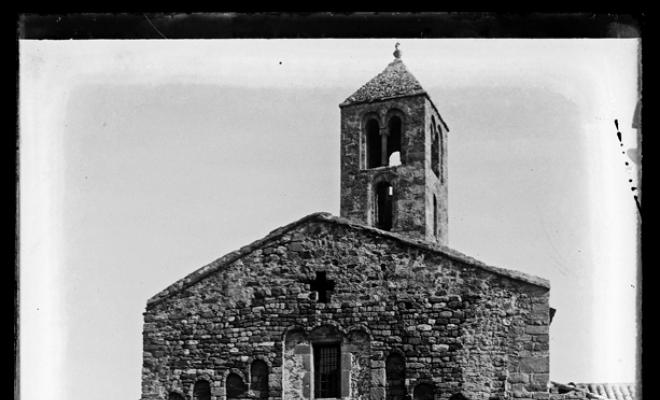 Façana principal de l'església de Santa Maria de Terrassa