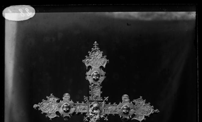 Revers de la creu parroquial de l'església de Santa Maria de Barberà. Barberà del Vallès