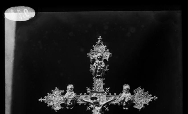 Revers de la creu parroquial de l'església de Santa Maria de Barberà. Barberà del Vallès