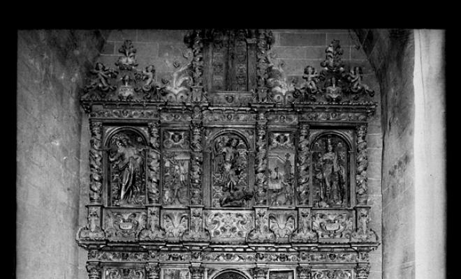 Altar lateral barroc de l'església Santa Maria de Barberà, coneguda com La Romànica. Barberà del Vallès