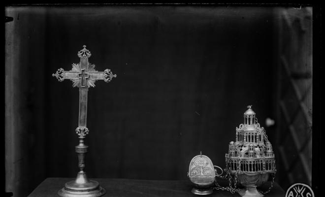 Encenser i veracreu de lesglésia de Sant Quirze i Santa Julita, a Sant Quirze del Vallès