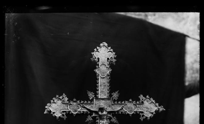 Creu parroquial de lesglésia de Santa Perpètua.