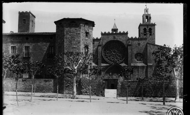 Façana principal del Monestir de Sant Cugat del Vallès