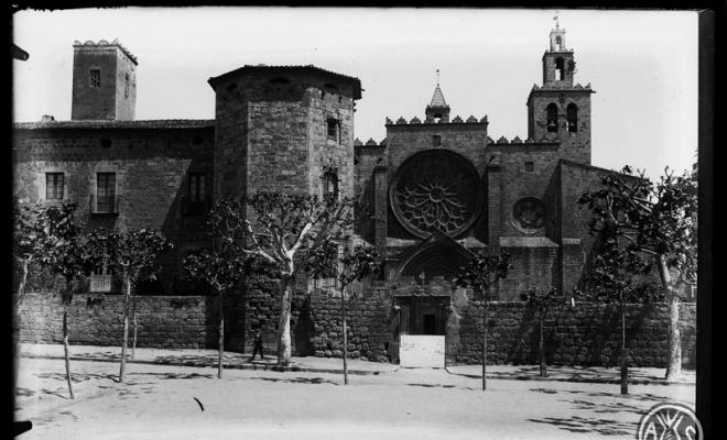 Façana principal del Monestir de Sant Cugat del Vallès