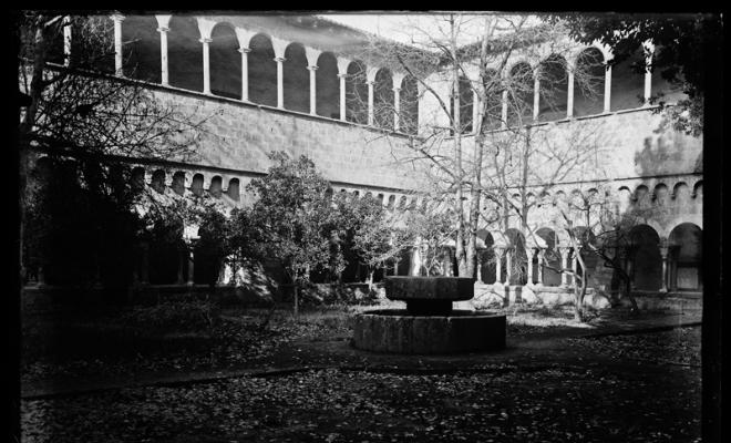 Pati del claustre del Monestir de Sant Cugat del Vallès