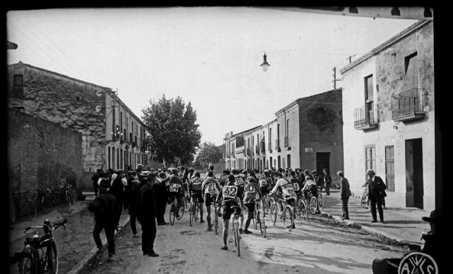 Sortida cursa ciclista. Sabadell