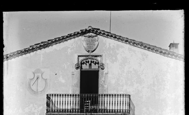 Façana de la Masia de Ca n'Oriac. Sabadell.