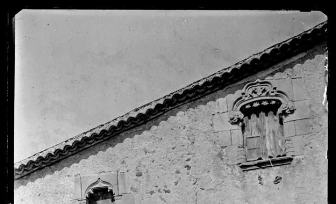 Finestrals gòtics de la masia de Can Palandaries. Santa Perpètua de la Mogoda