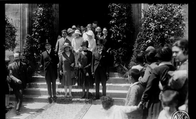 Convidats al doble casament, Artur Arús Trias amb Ramona Bros Pinosa, i Pau Maria Llonch Gambús amb Dolors Arús Trias, a l'església de la Concepció de Barcelona.