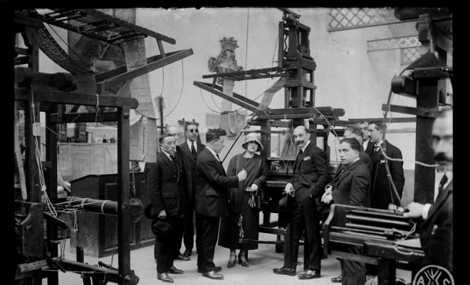 Visita de la doctora Maria Lluïsa Quadras Bordes a l'Escola Industrial acompanyada de la Junta de l'Associació de la Premsa. Sabadell