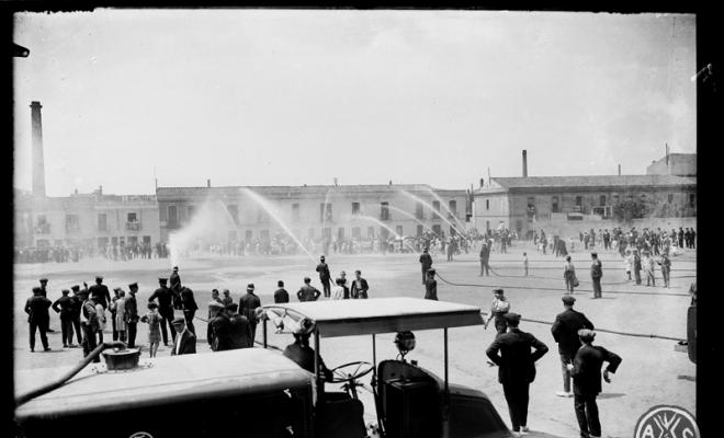 Bombers fent demostracions. Sabadell